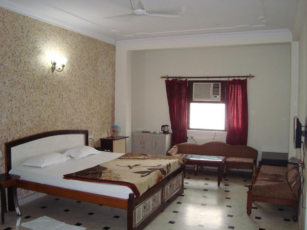 Hotel Dawat Palace آغْرا الغرفة الصورة