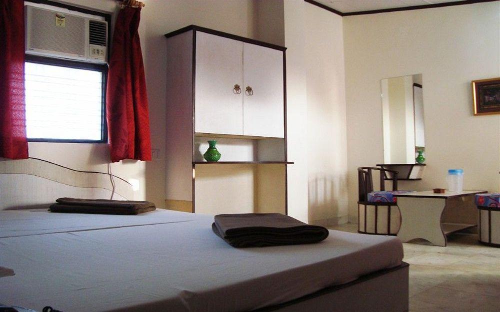 Hotel Dawat Palace آغْرا المظهر الخارجي الصورة